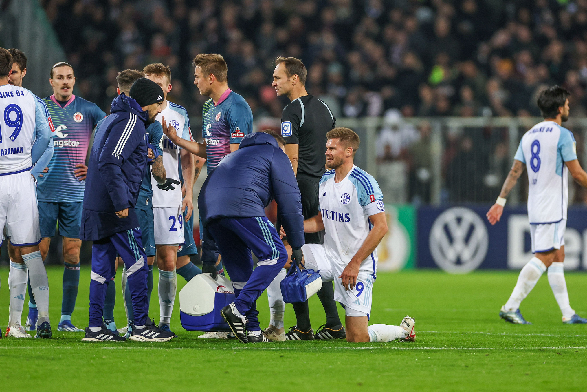 爱游戏官方网站登录包含国际比赛日突围战来临；俄克拉荷马雷霆围绕德国杯主帅复盘；态度坚定；赛程密集仍需轮换的词条