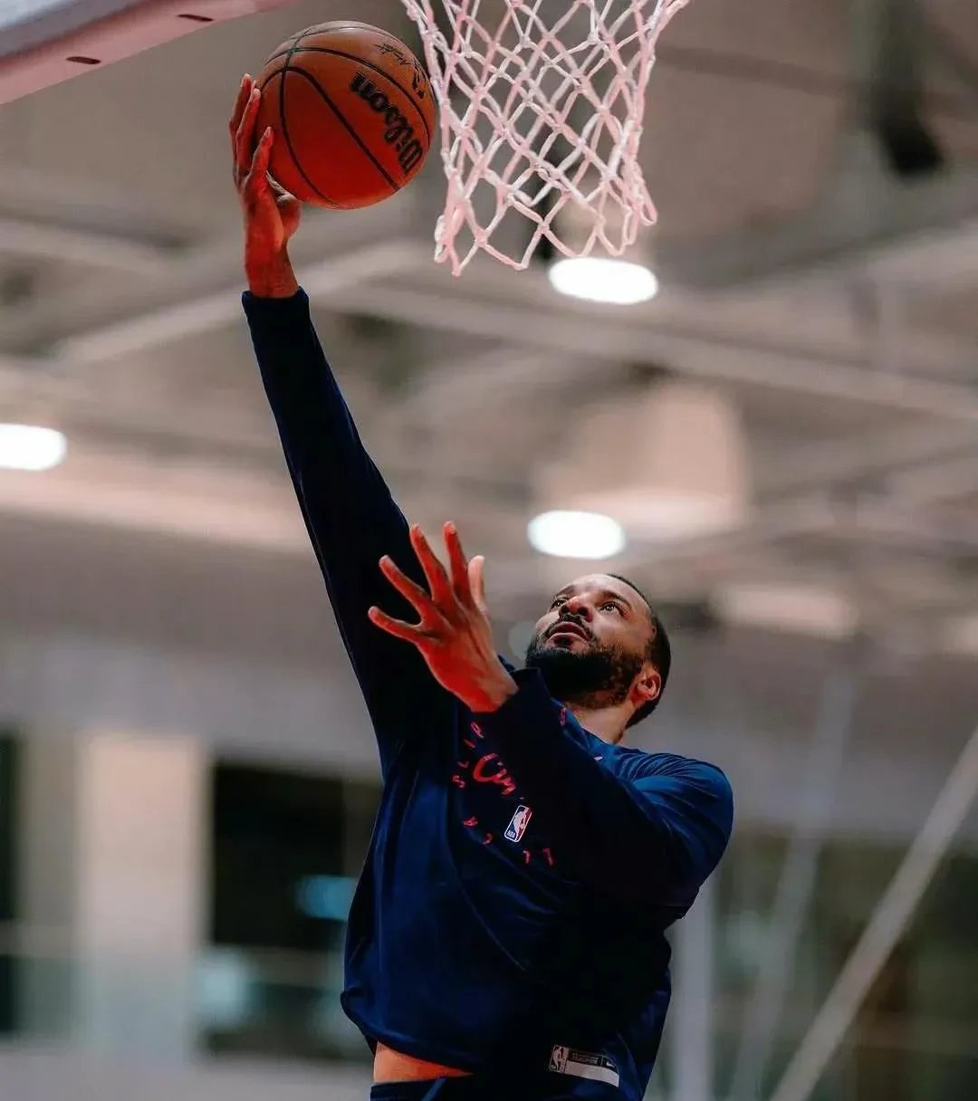 爱游戏 ayx 登录入口洛杉矶快船发布备战花絮，转会期临场应变，NBA常规赛任务艰巨，球探报告显示潜力的简单介绍