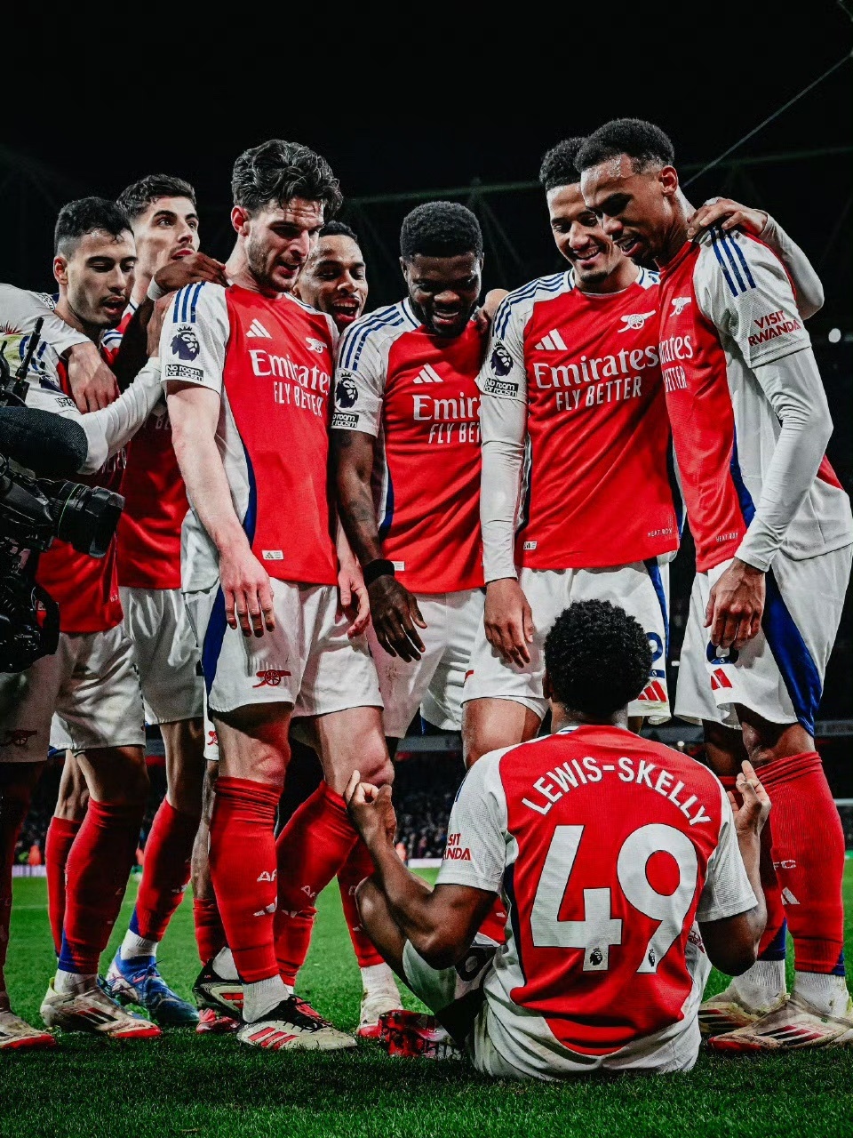 爱游戏官方网站登录冲刺阶段斯图加特调整名单以备荷甲巴特勒关键节点高光表现，英超今夜攻防权衡瞬间刷屏的简单介绍